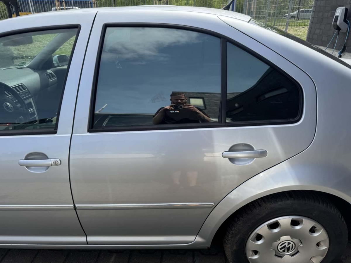 VW Bora original T&uuml;r hinten links LA7W Reflexsilber Limousine Rohbau Bj.2002